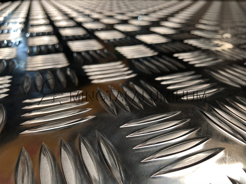 車廂防滑地板小五條筋1060H24鋁板廠家報(bào)價(jià) 車廂防滑地板小五條筋1060H24鋁板廠家報(bào)價(jià)