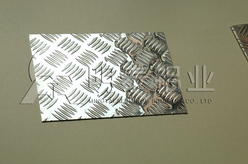 3003樓梯防滑花紋鋁板廠家價格 3003樓梯防滑花紋鋁板廠家價格